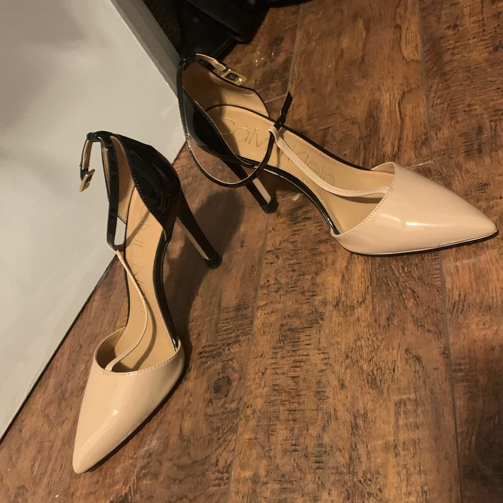 Calvin Klein Bayna Pump (size 9)